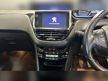 Used Peugeot 2008 2019 for sale - 79563981: Photo