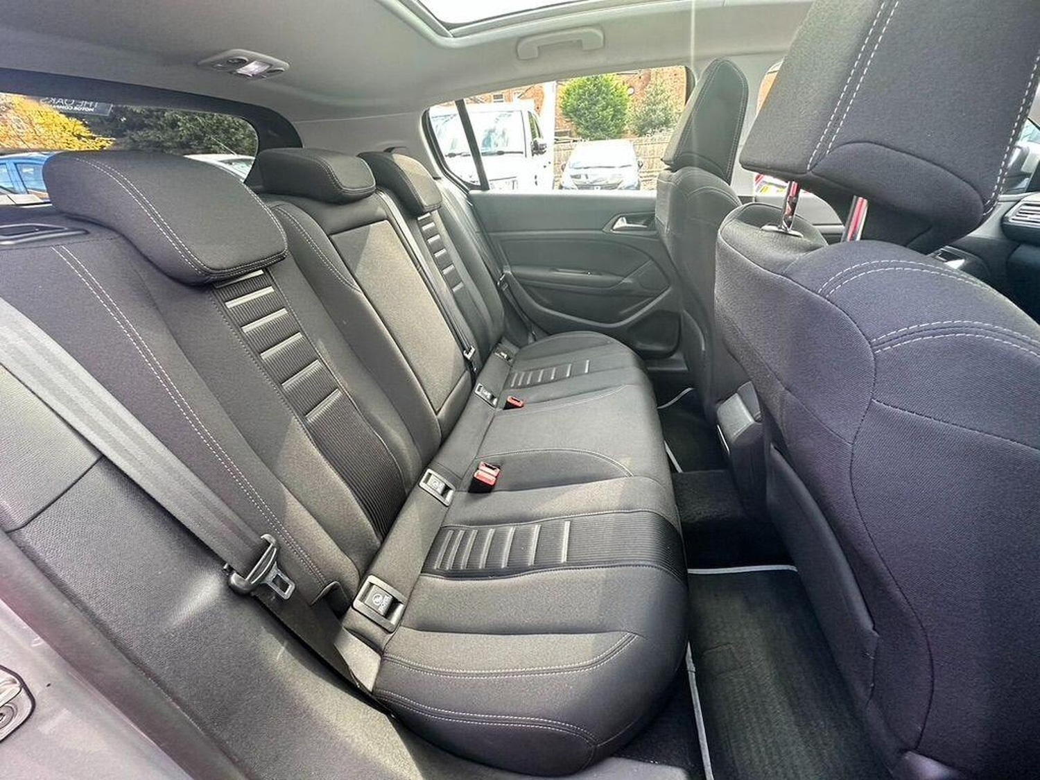 Used Peugeot 308 2014 for sale - 76963382: Photo 14