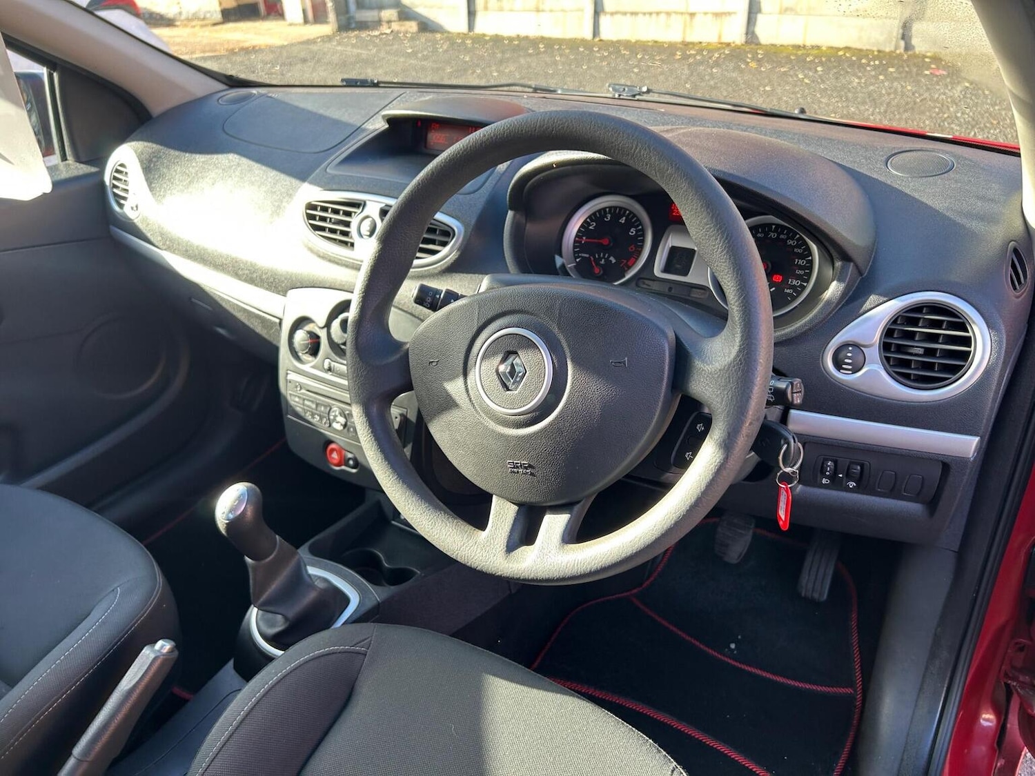 Used Renault Clio 2010 for sale - 76963233: Photo 12