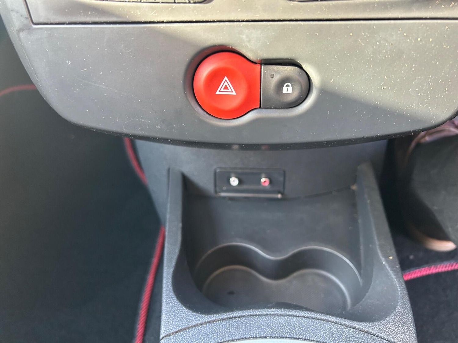 Used Renault Clio 2010 for sale - 76963233: Photo 24