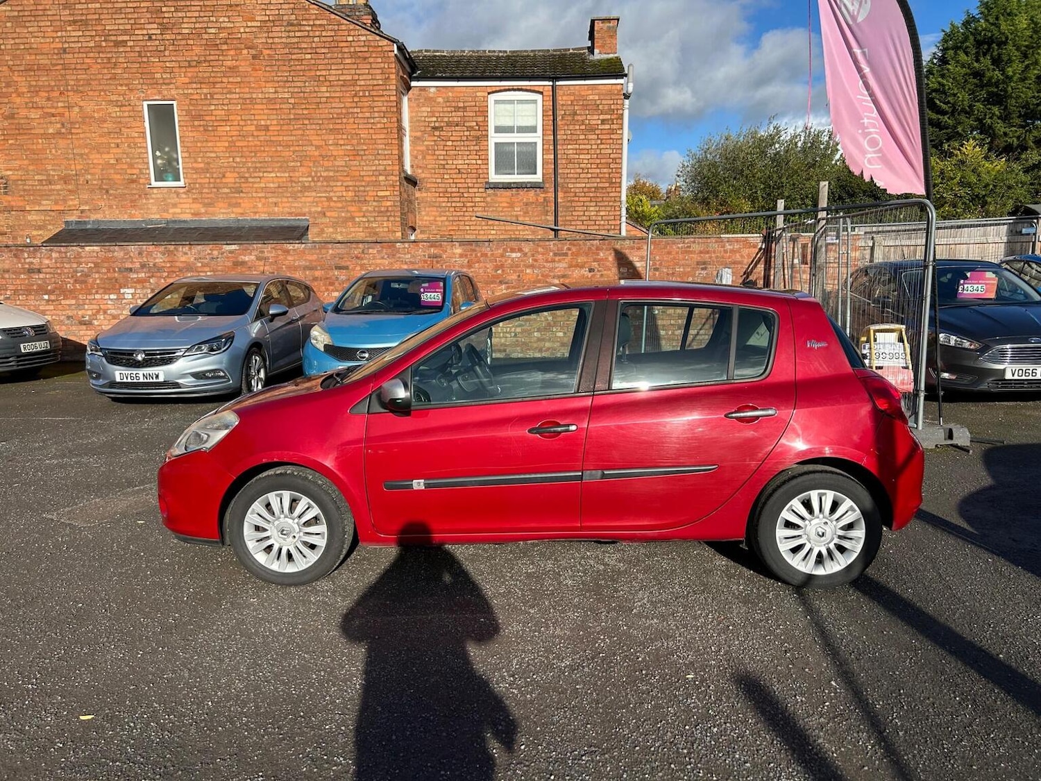 Used Renault Clio 2010 for sale - 76963233: Photo 4