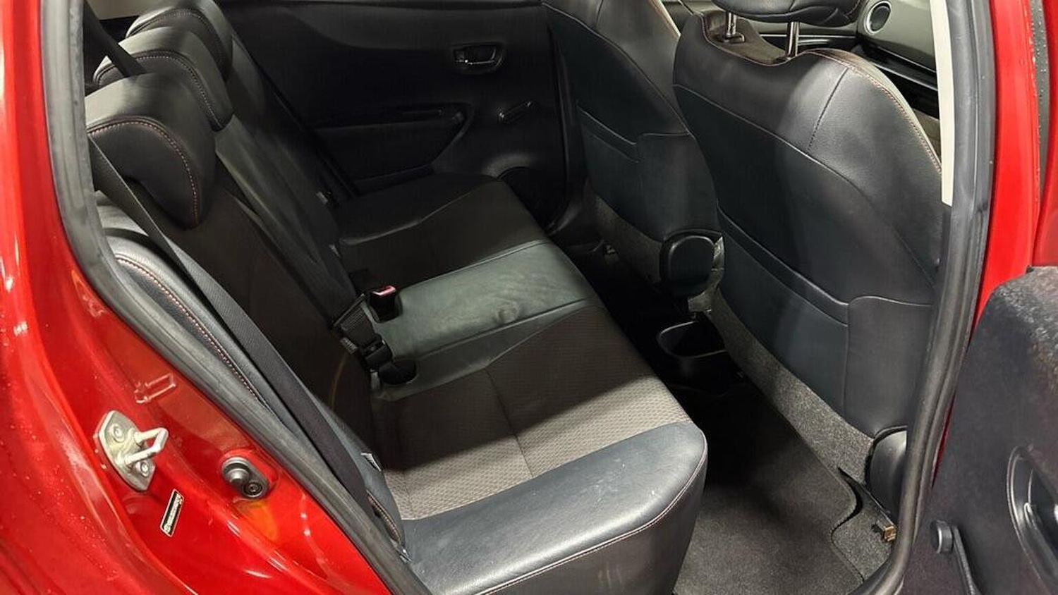 Used Toyota Yaris 2011 for sale - 77080768: Photo 10