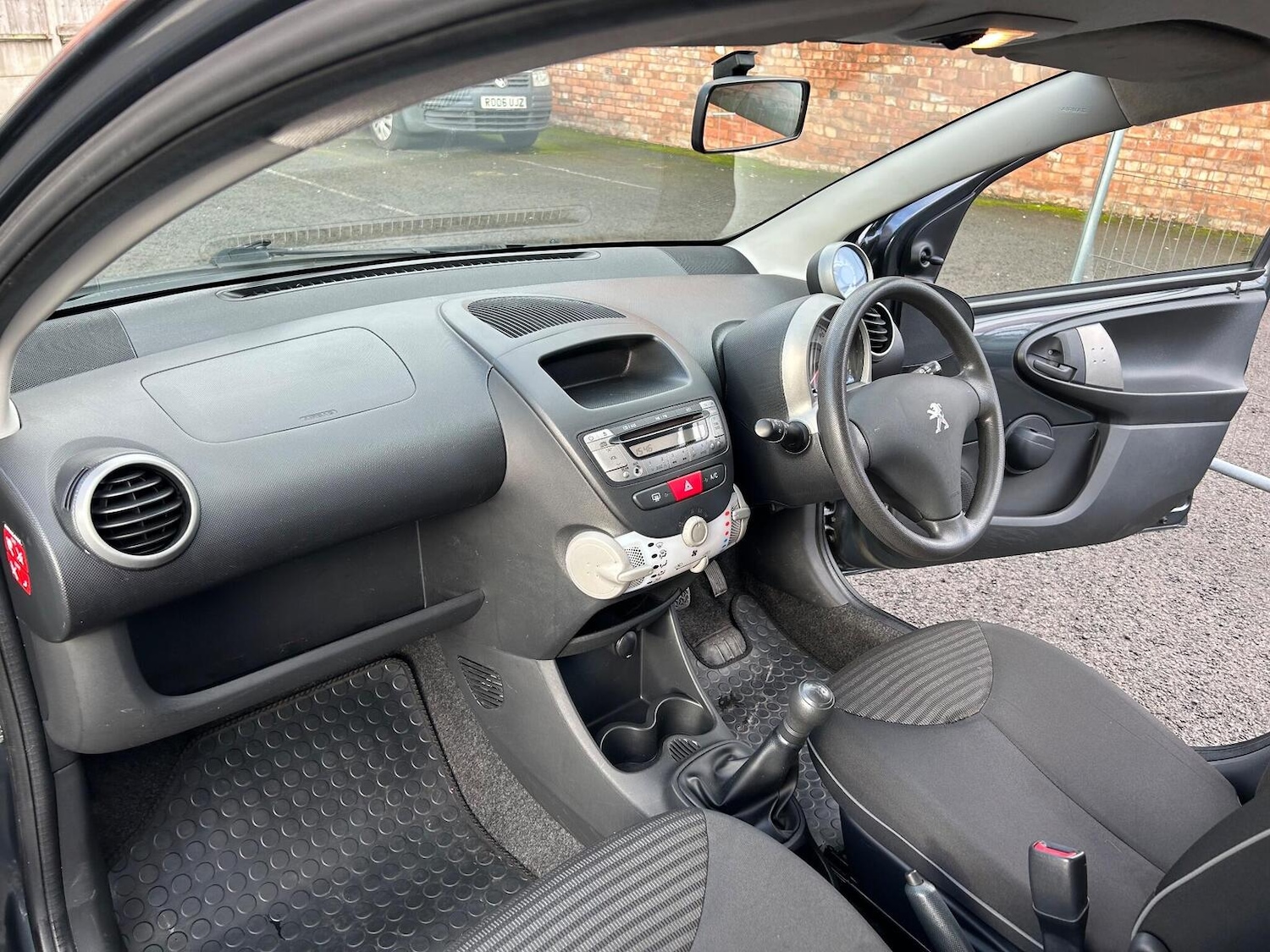 Used Peugeot 107 2013 for sale - 76963256: Photo 15