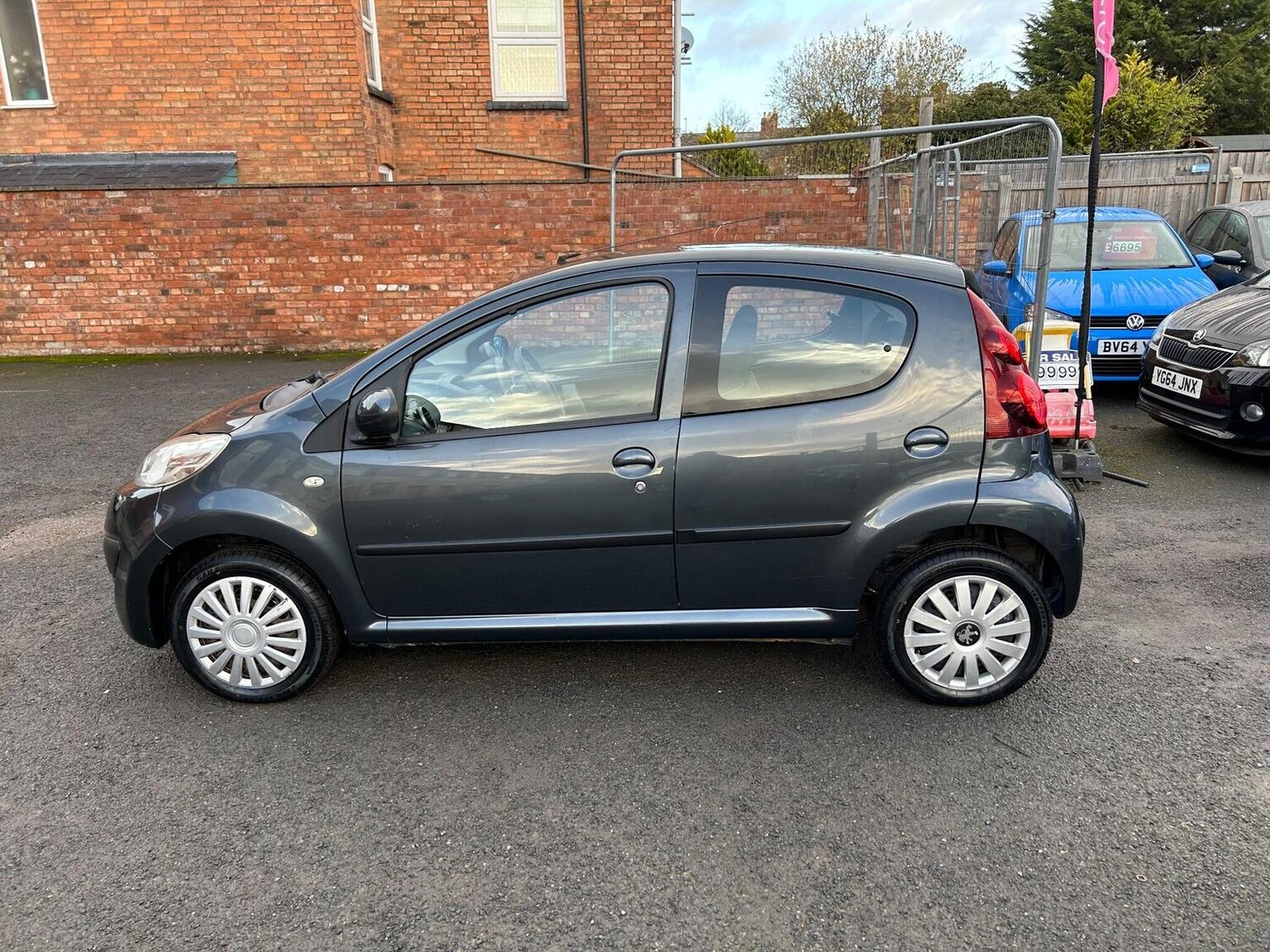 Used Peugeot 107 2013 for sale - 76963256: Photo 8