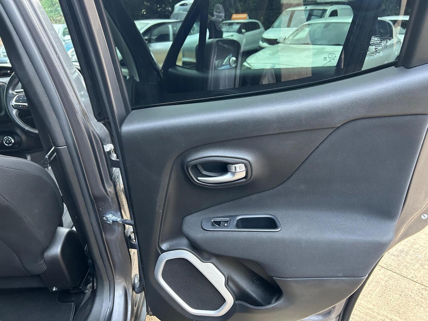 Used Jeep Renegade 2016 for sale - 77329102: Photo 25