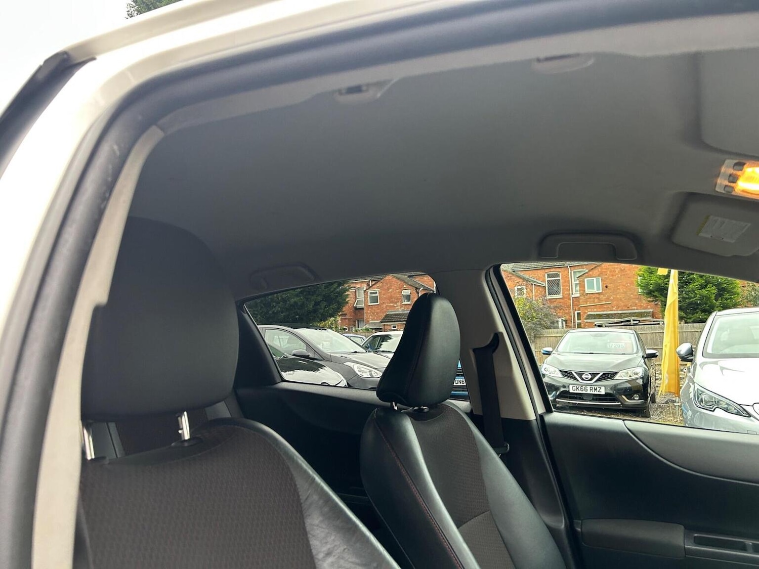 Used Toyota Yaris 2012 for sale - 76963269: Photo 14