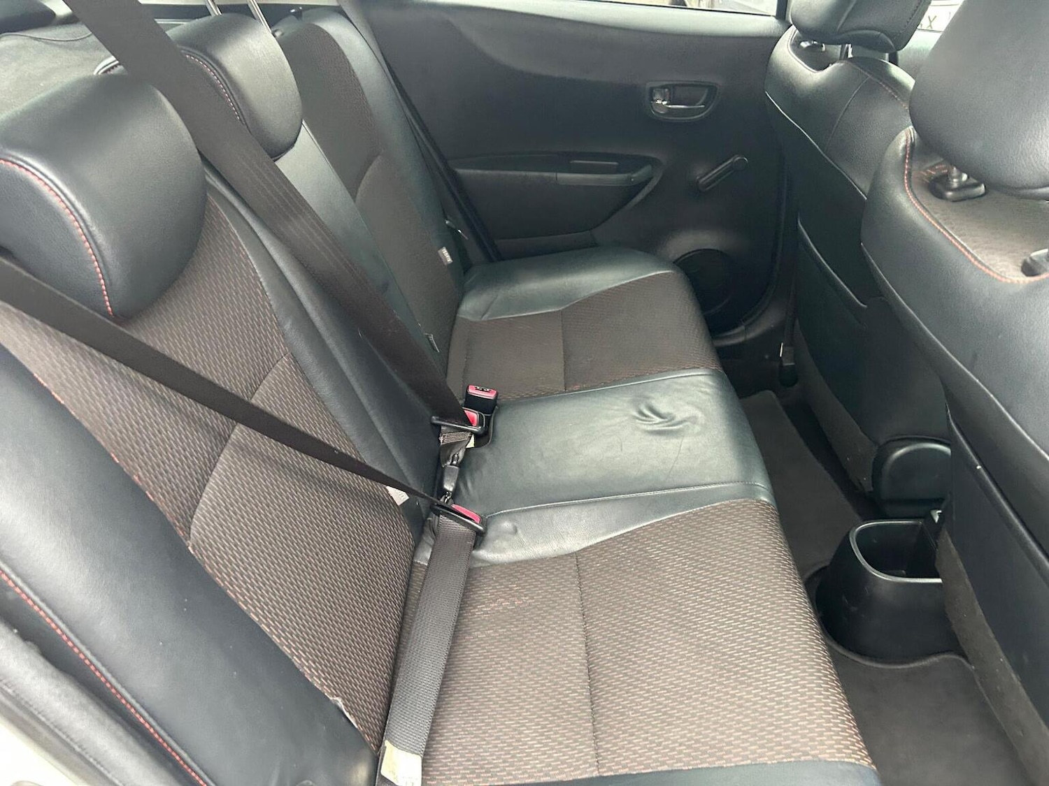 Used Toyota Yaris 2012 for sale - 76963269: Photo 17