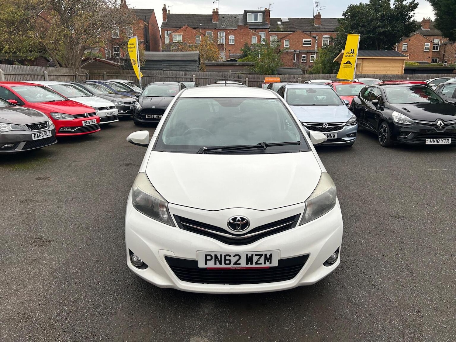 Used Toyota Yaris 2012 for sale - 76963269: Photo 2