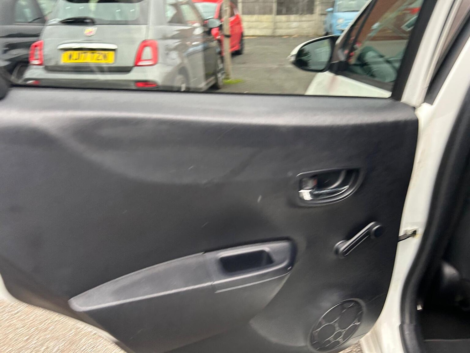 Used Toyota Yaris 2012 for sale - 76963269: Photo 24