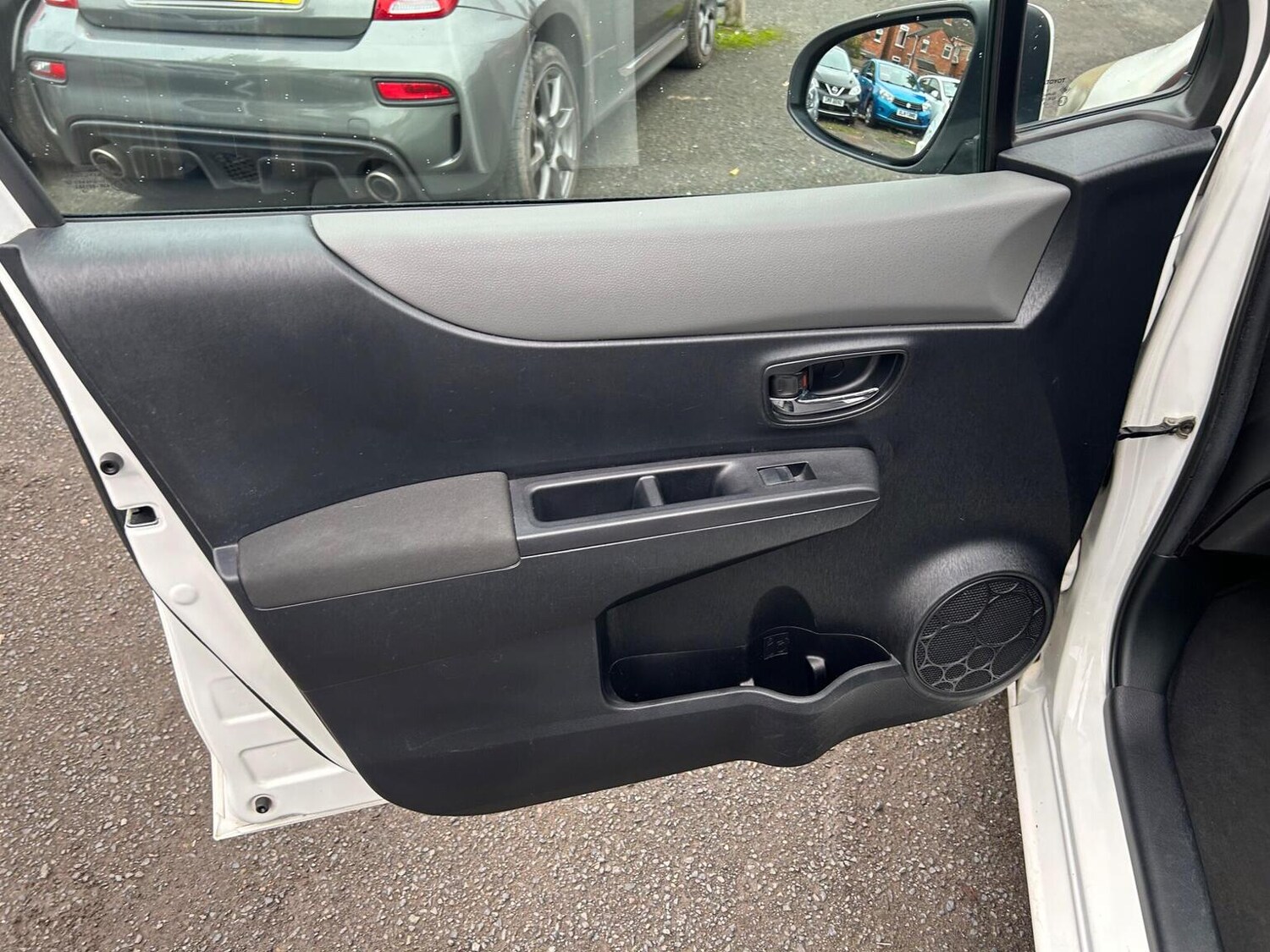 Used Toyota Yaris 2012 for sale - 76963269: Photo 25