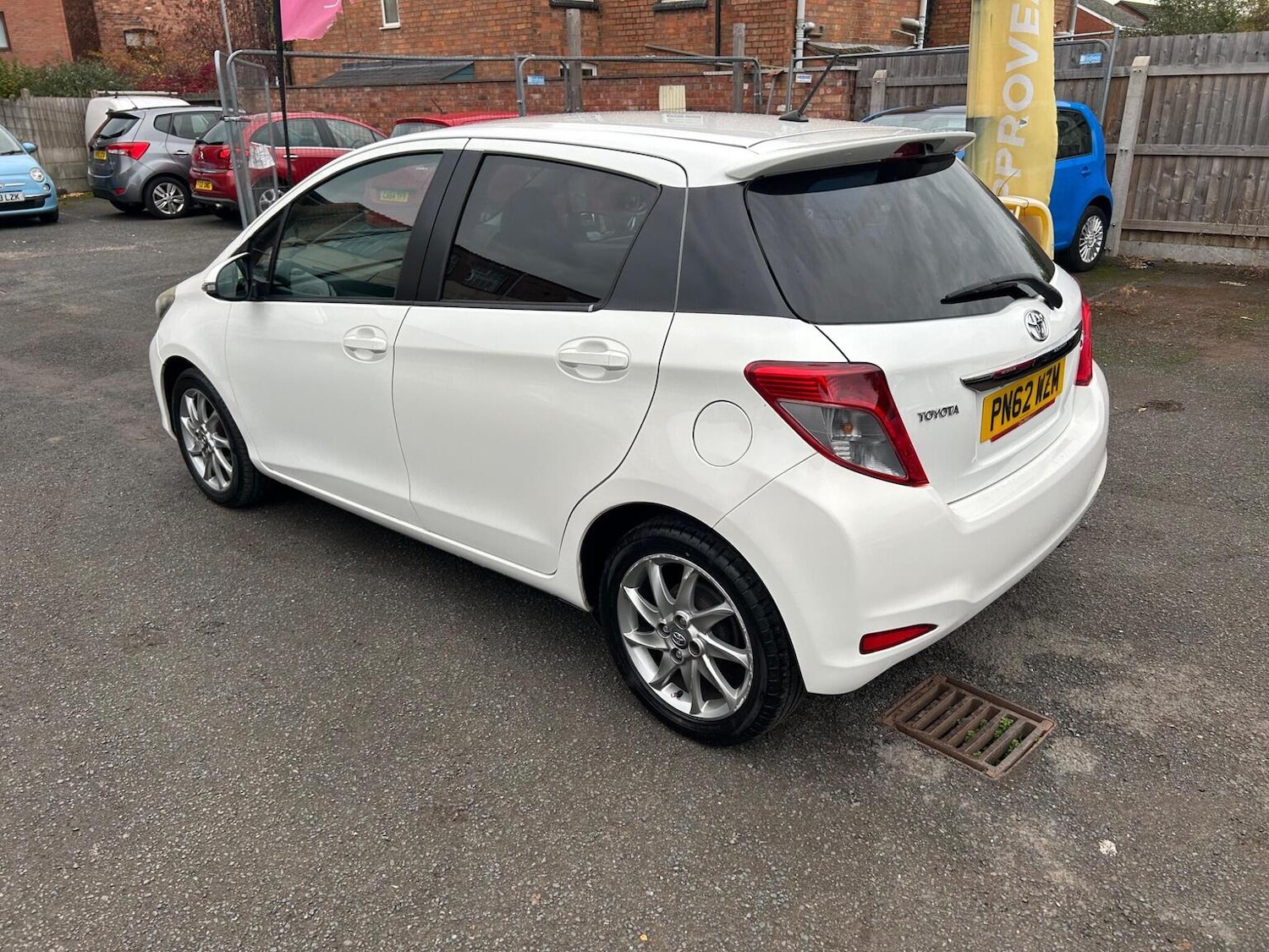 Used Toyota Yaris 2012 for sale - 76963269: Photo 4