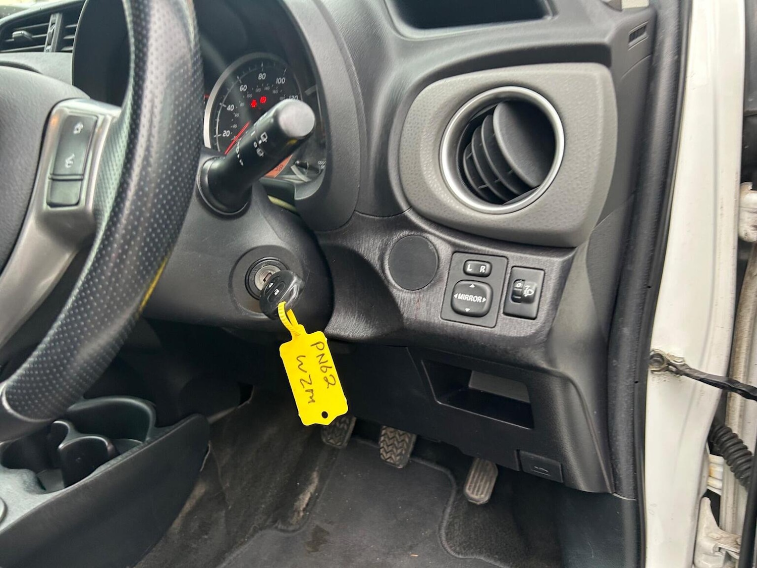 Used Toyota Yaris 2012 for sale - 76963269: Photo 42