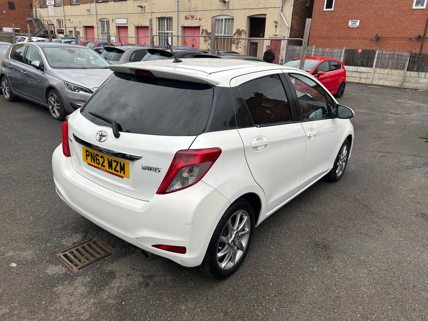 Used Toyota Yaris 2012 for sale - 76963269: Photo 9