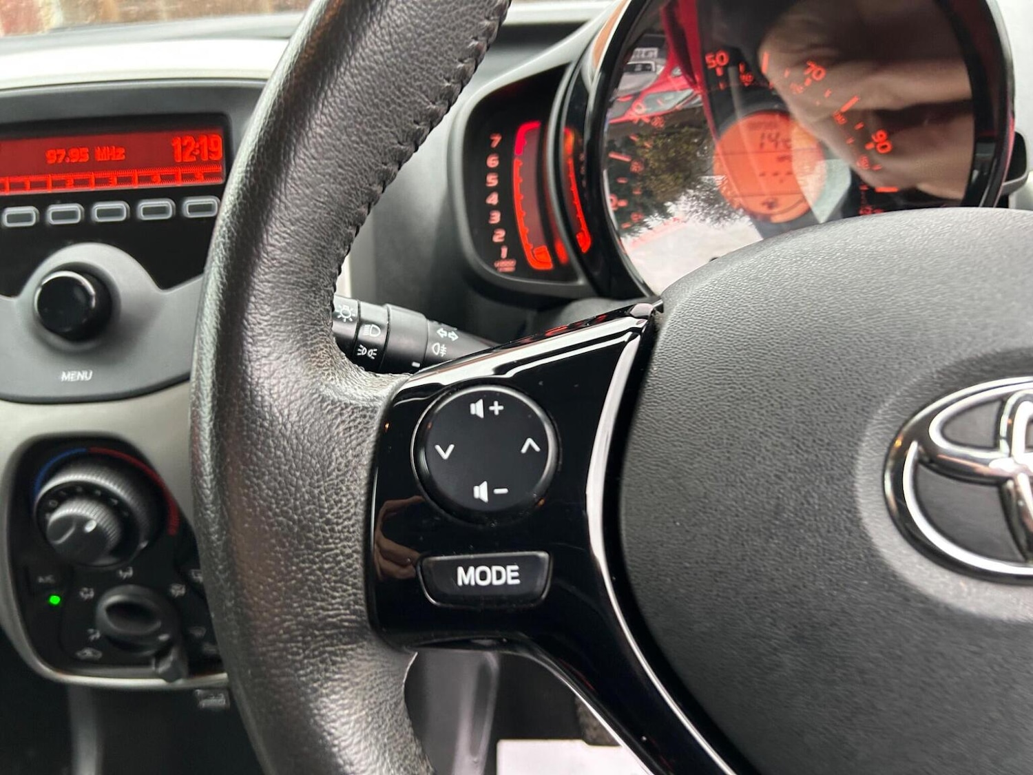 Used Toyota AYGO 2015 for sale - 76963454: Photo 18