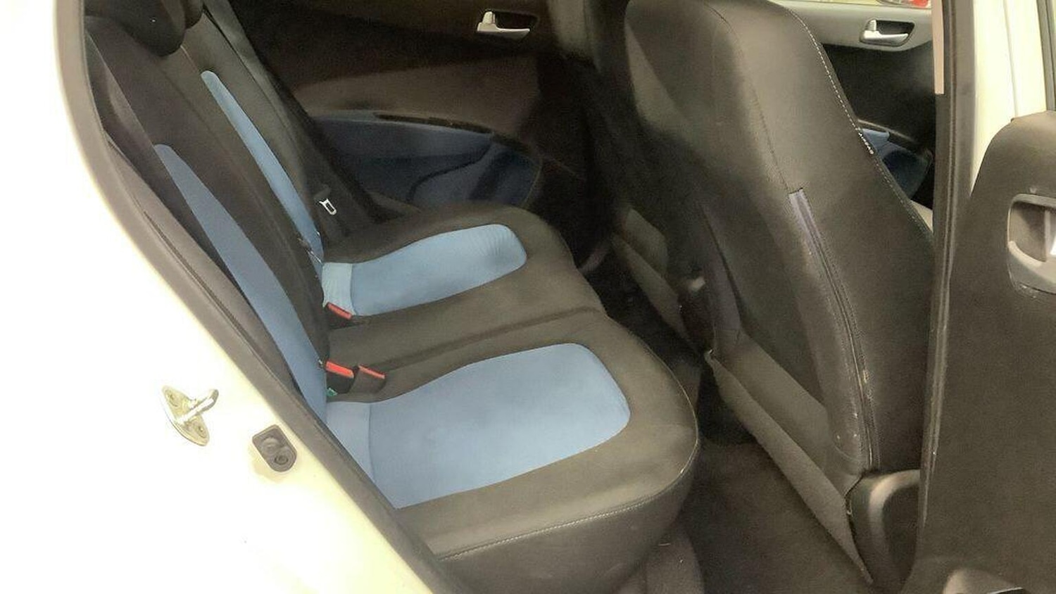 Used Hyundai i10 2015 for sale - 77584631: Photo 9