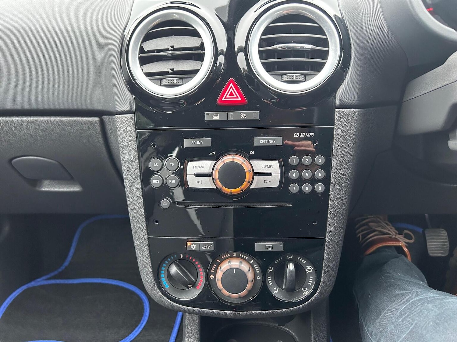 Used Vauxhall Corsa 2008 for sale - 77251139: Photo 11