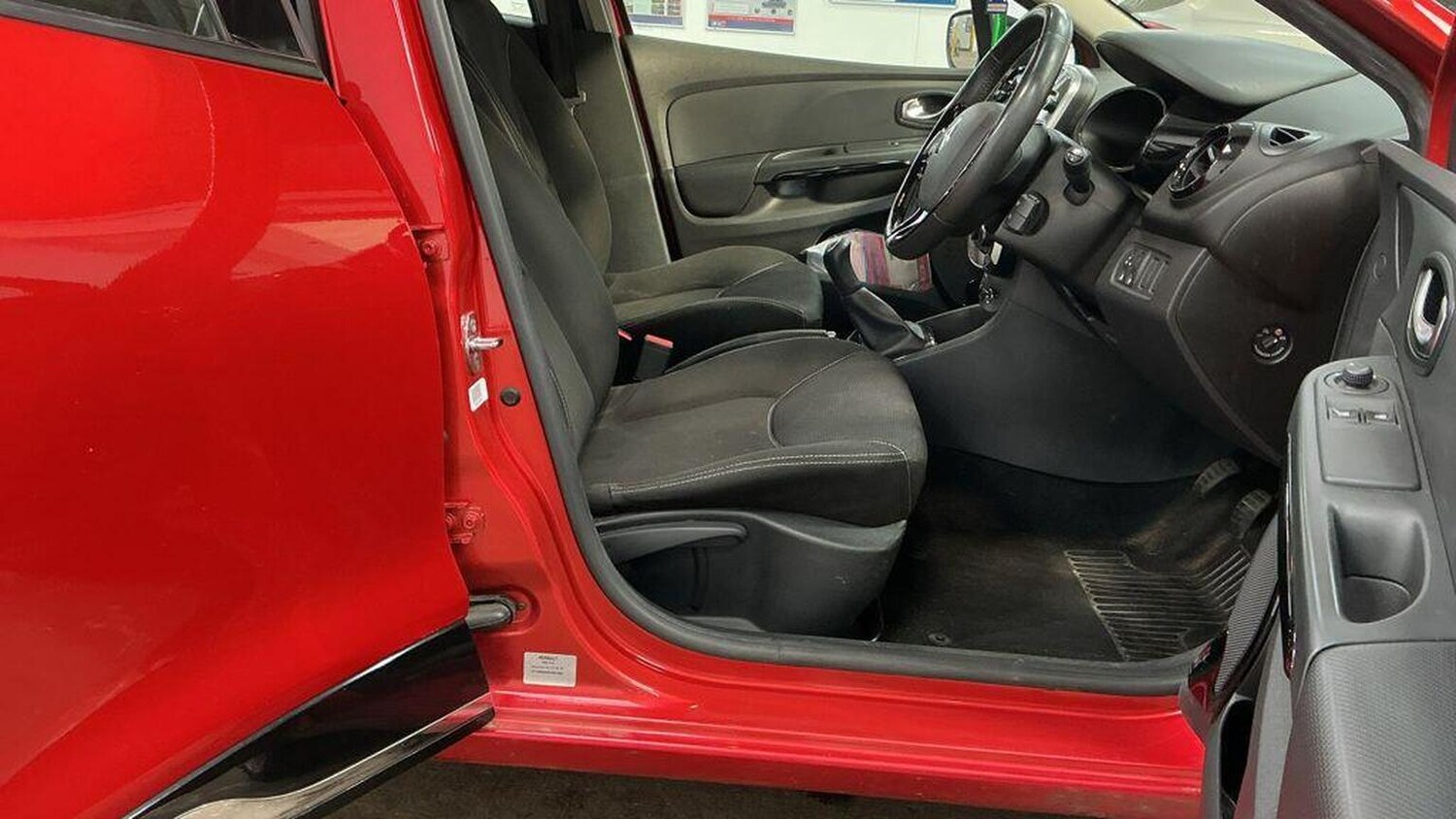 Used Renault Clio 2015 for sale - 77906626: Photo 11