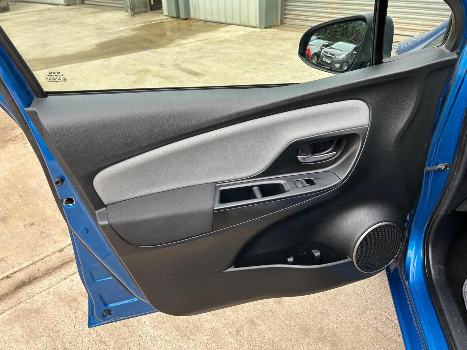 Used Toyota Yaris 2015 for sale - 77584437: Photo 28