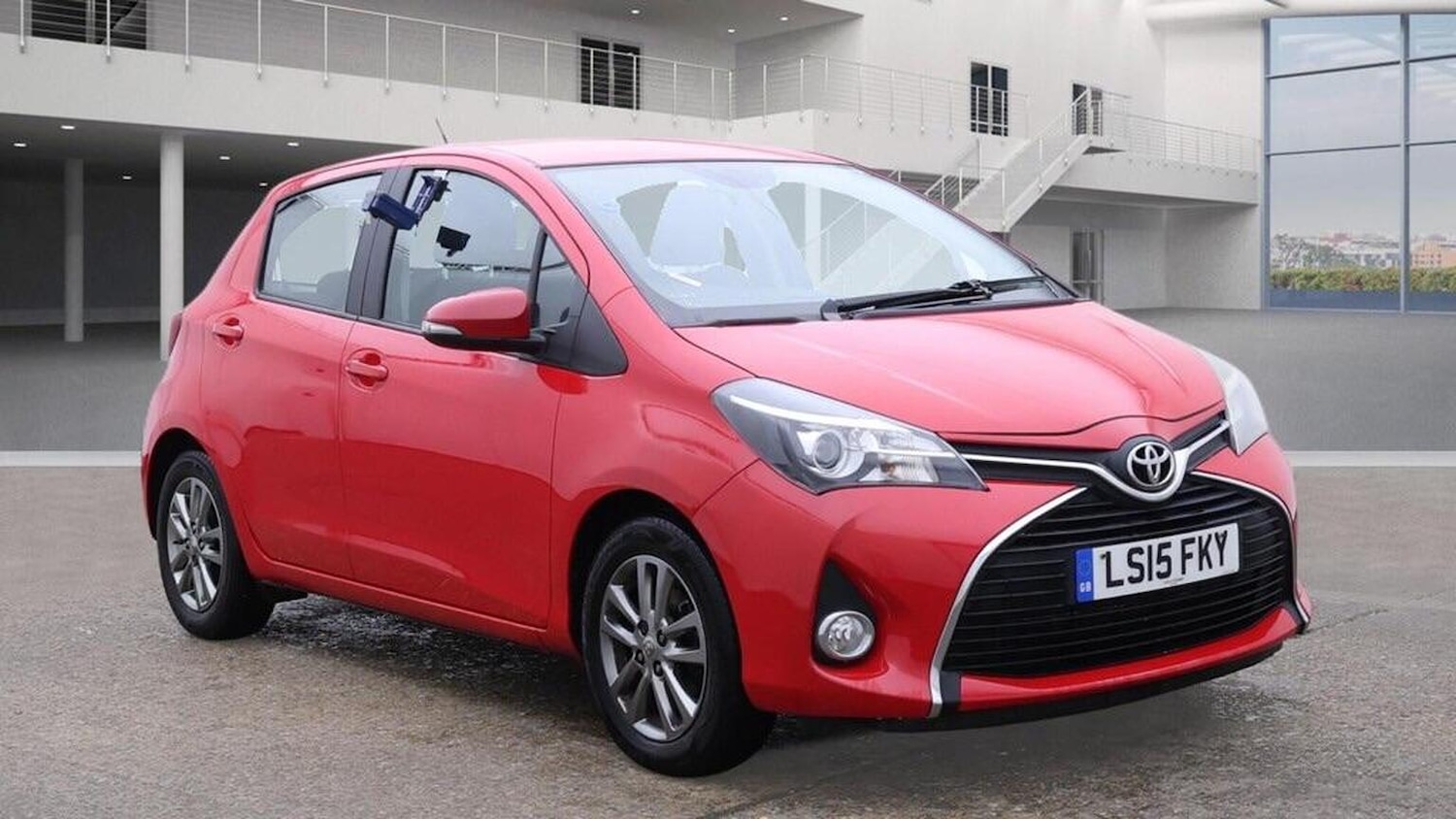 Used Toyota Yaris 2015 for sale - 77073125: Photo 2