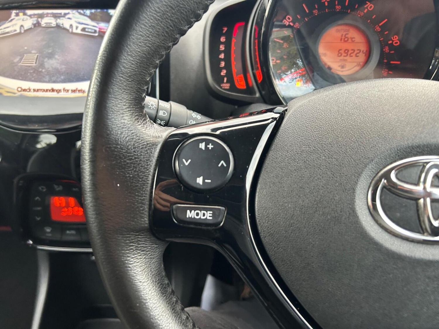 Used Toyota AYGO 2015 for sale - 76963349: Photo 23