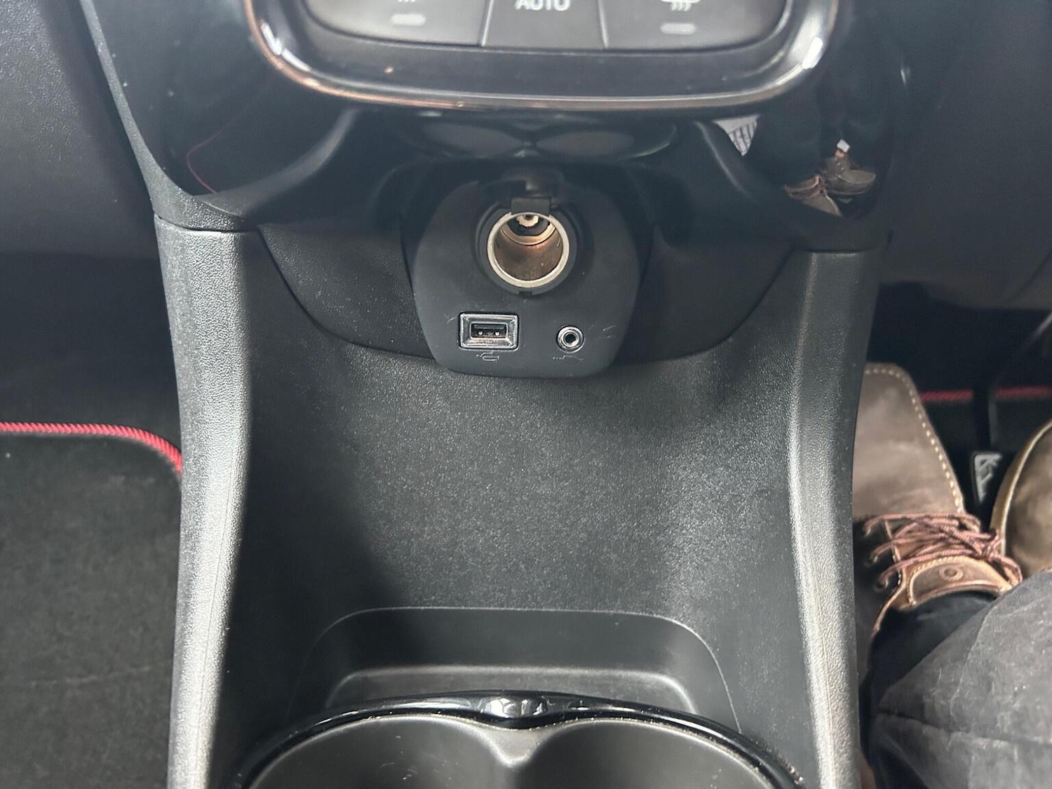 Used Toyota AYGO 2015 for sale - 76963349: Photo 25