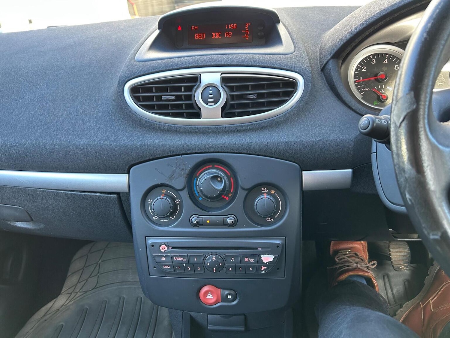 Used Renault Clio 2009 for sale - 77535944: Photo 12