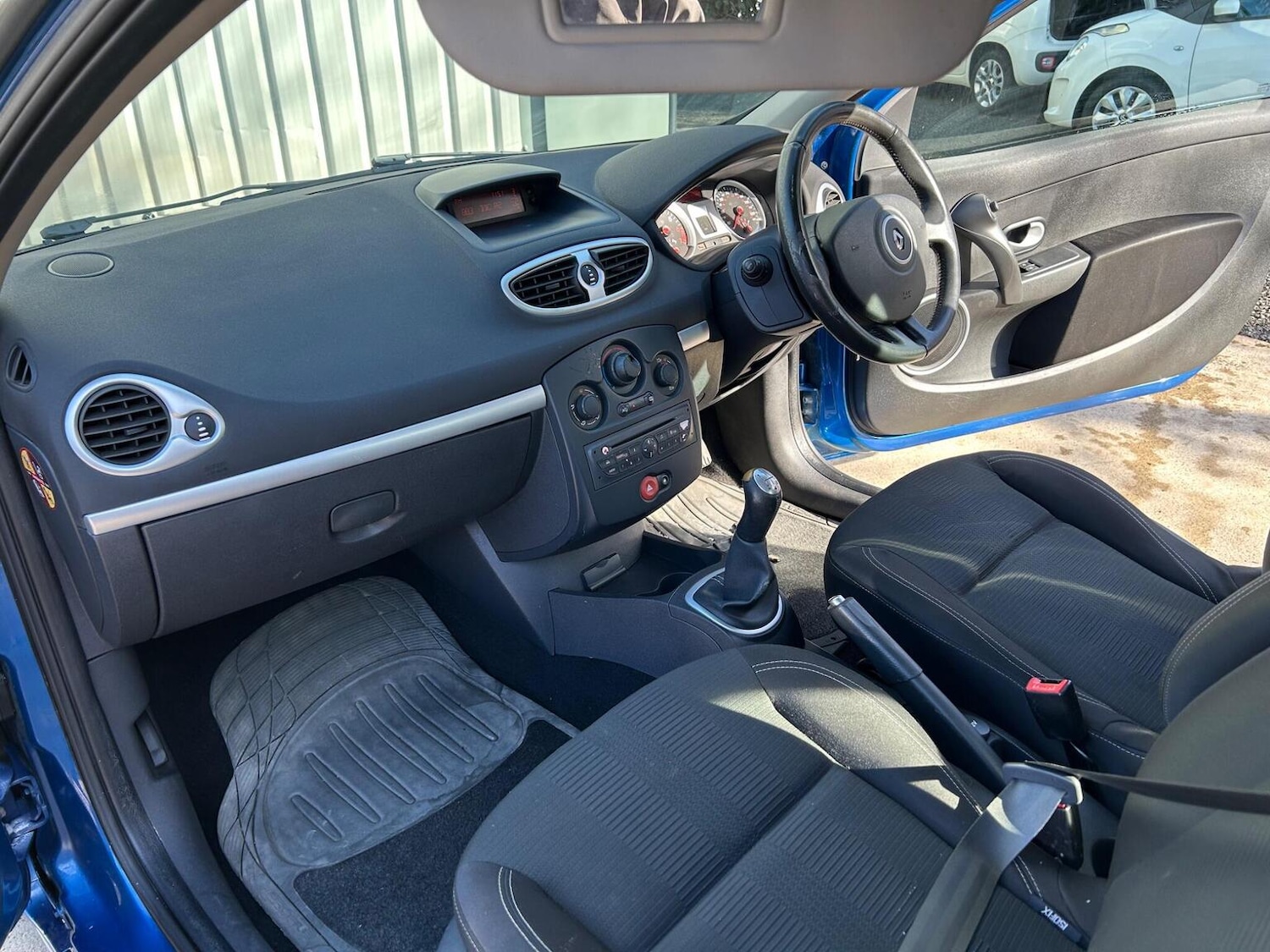 Used Renault Clio 2009 for sale - 77535944: Photo 15