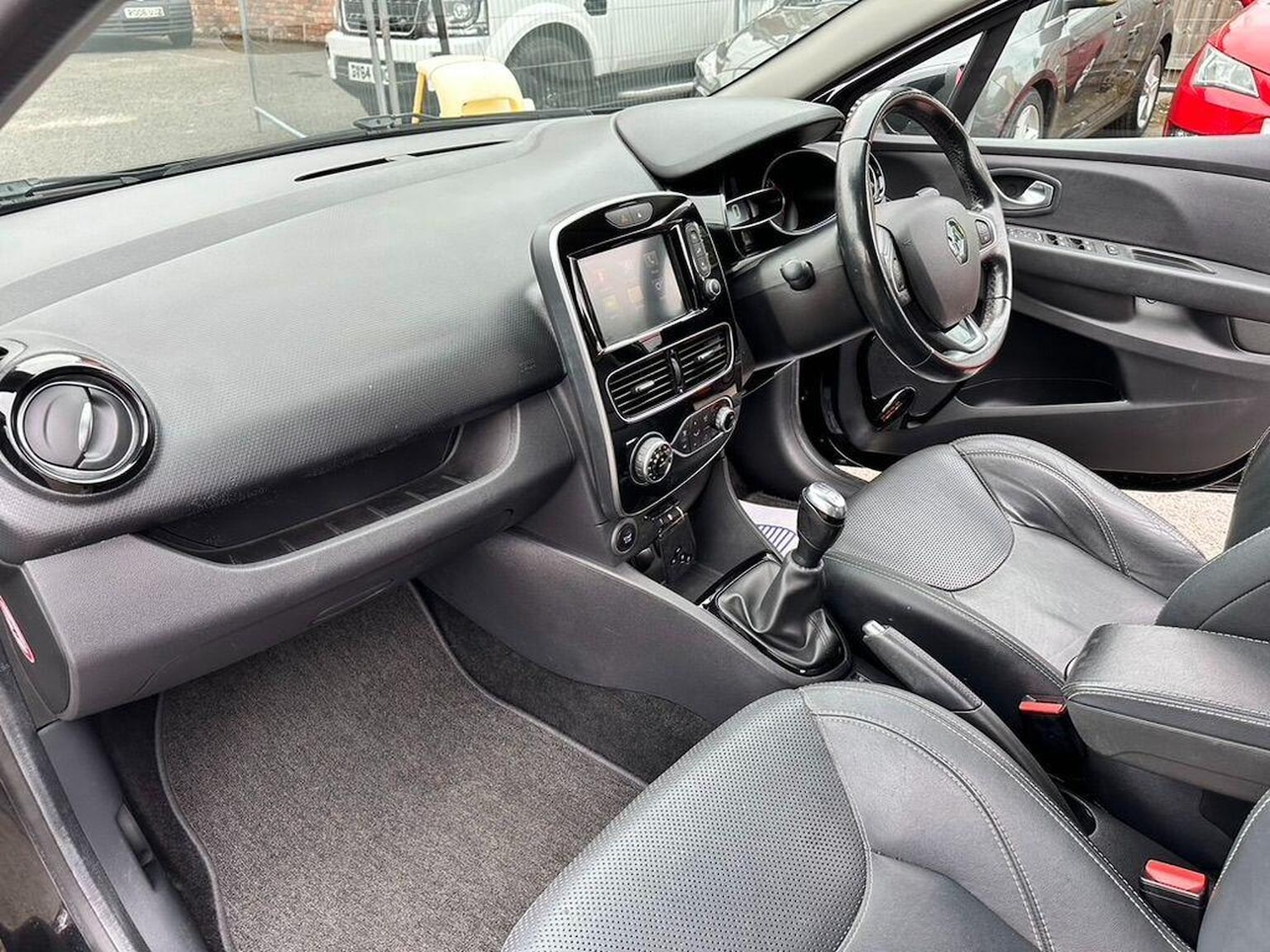 Used Renault Clio 2018 for sale - 76963417: Photo 10