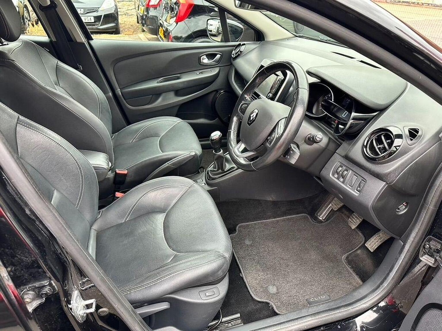 Used Renault Clio 2018 for sale - 76963417: Photo 11