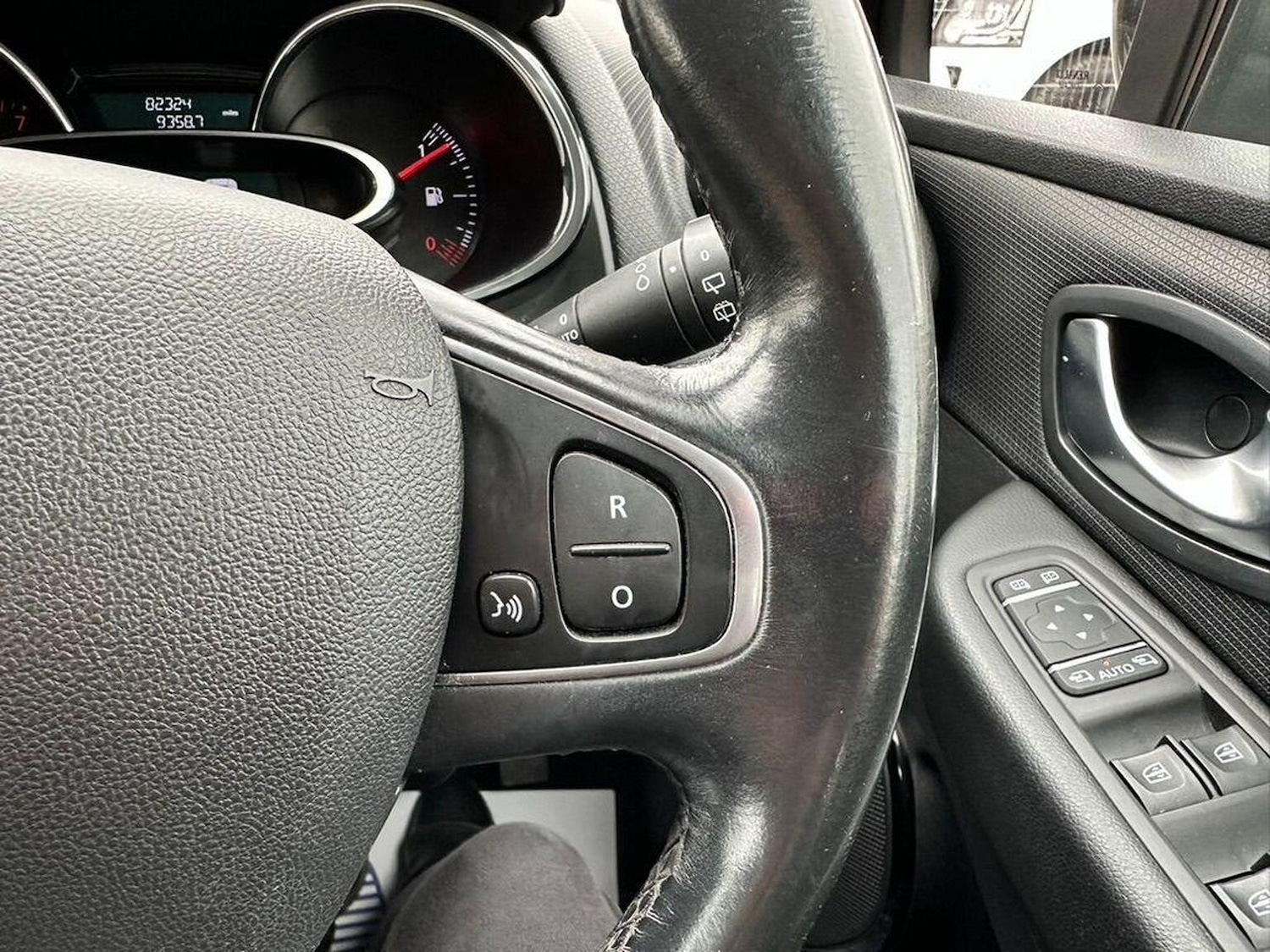 Used Renault Clio 2018 for sale - 76963417: Photo 18