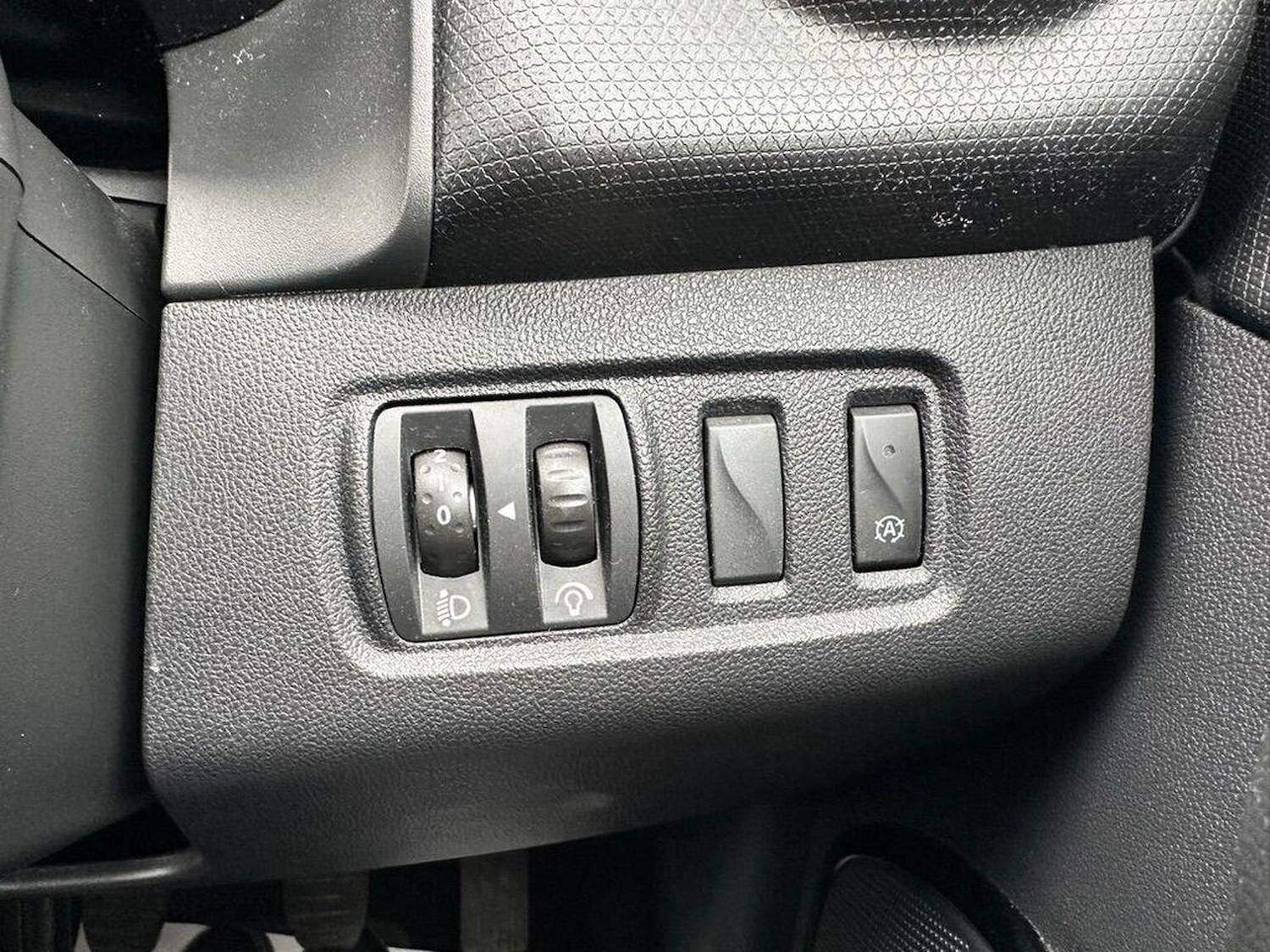 Used Renault Clio 2018 for sale - 76963417: Photo 19