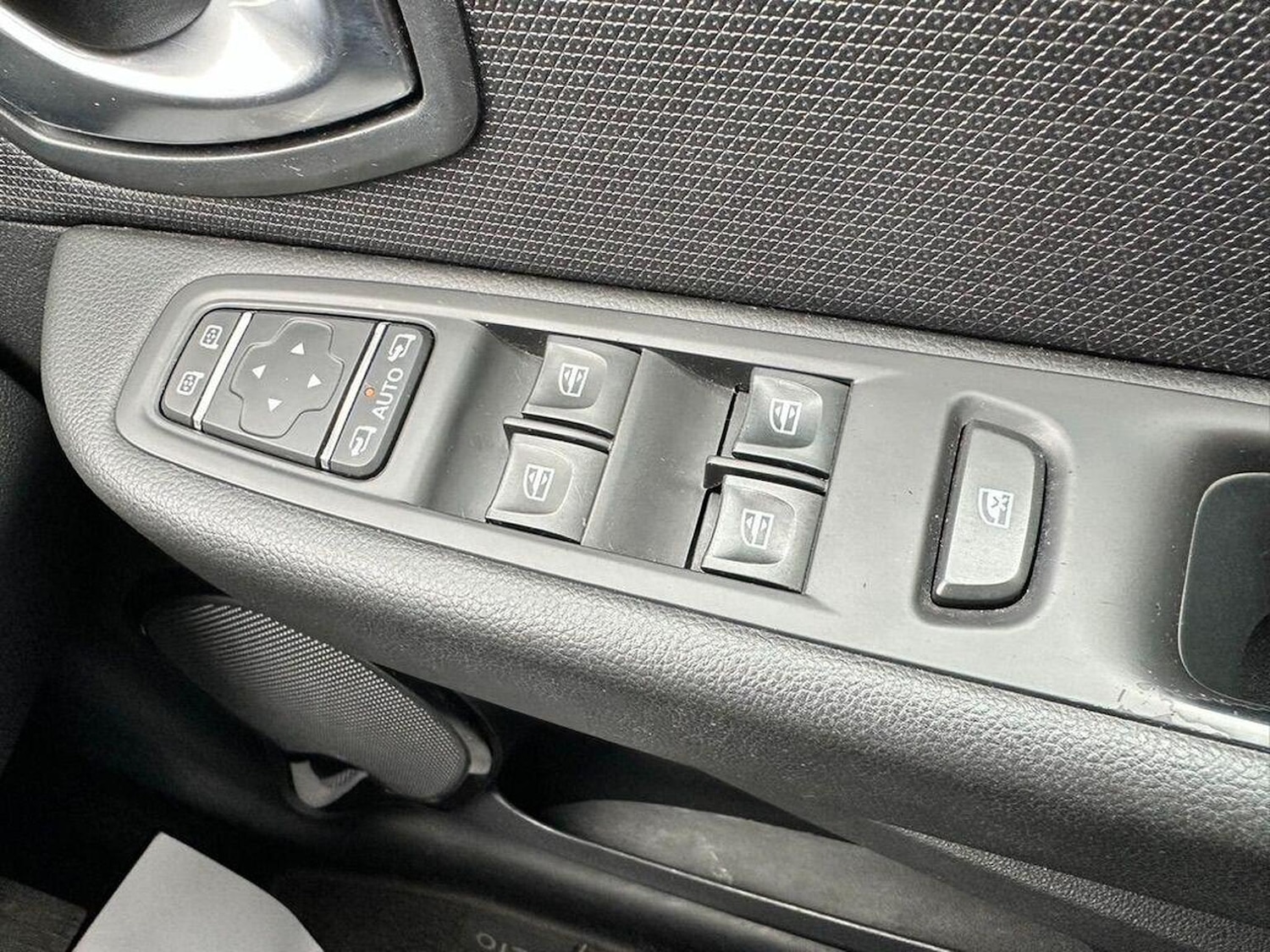 Used Renault Clio 2018 for sale - 76963417: Photo 24