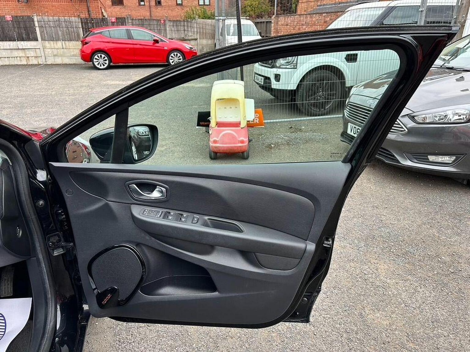 Used Renault Clio 2018 for sale - 76963417: Photo 27