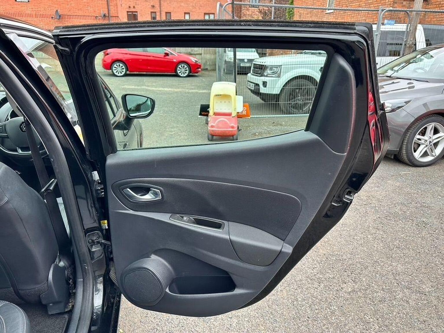 Used Renault Clio 2018 for sale - 76963417: Photo 28