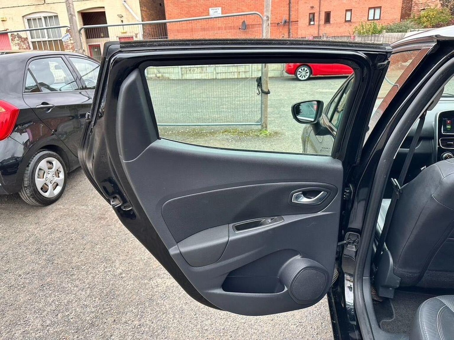 Used Renault Clio 2018 for sale - 76963417: Photo 29