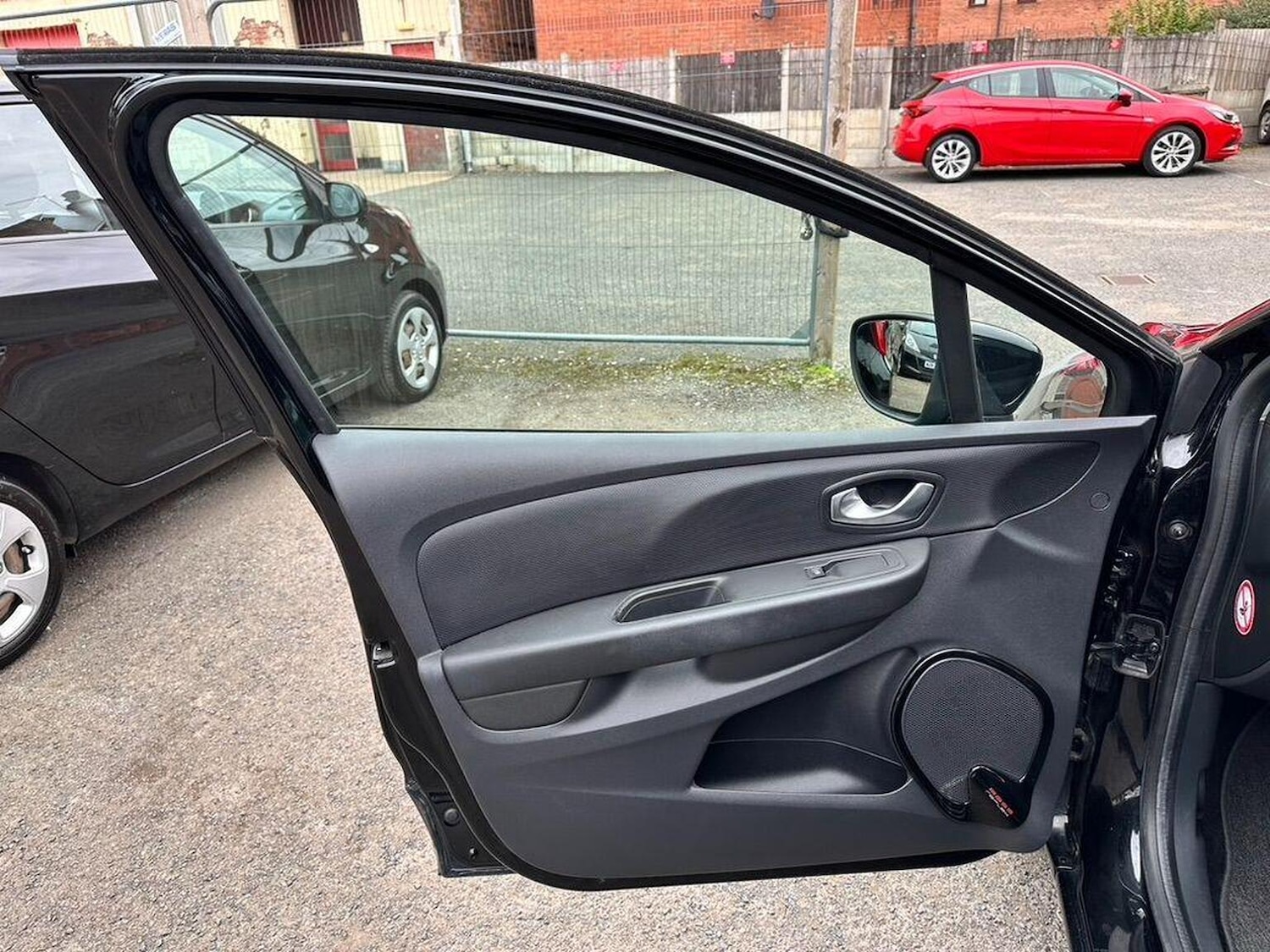 Used Renault Clio 2018 for sale - 76963417: Photo 30