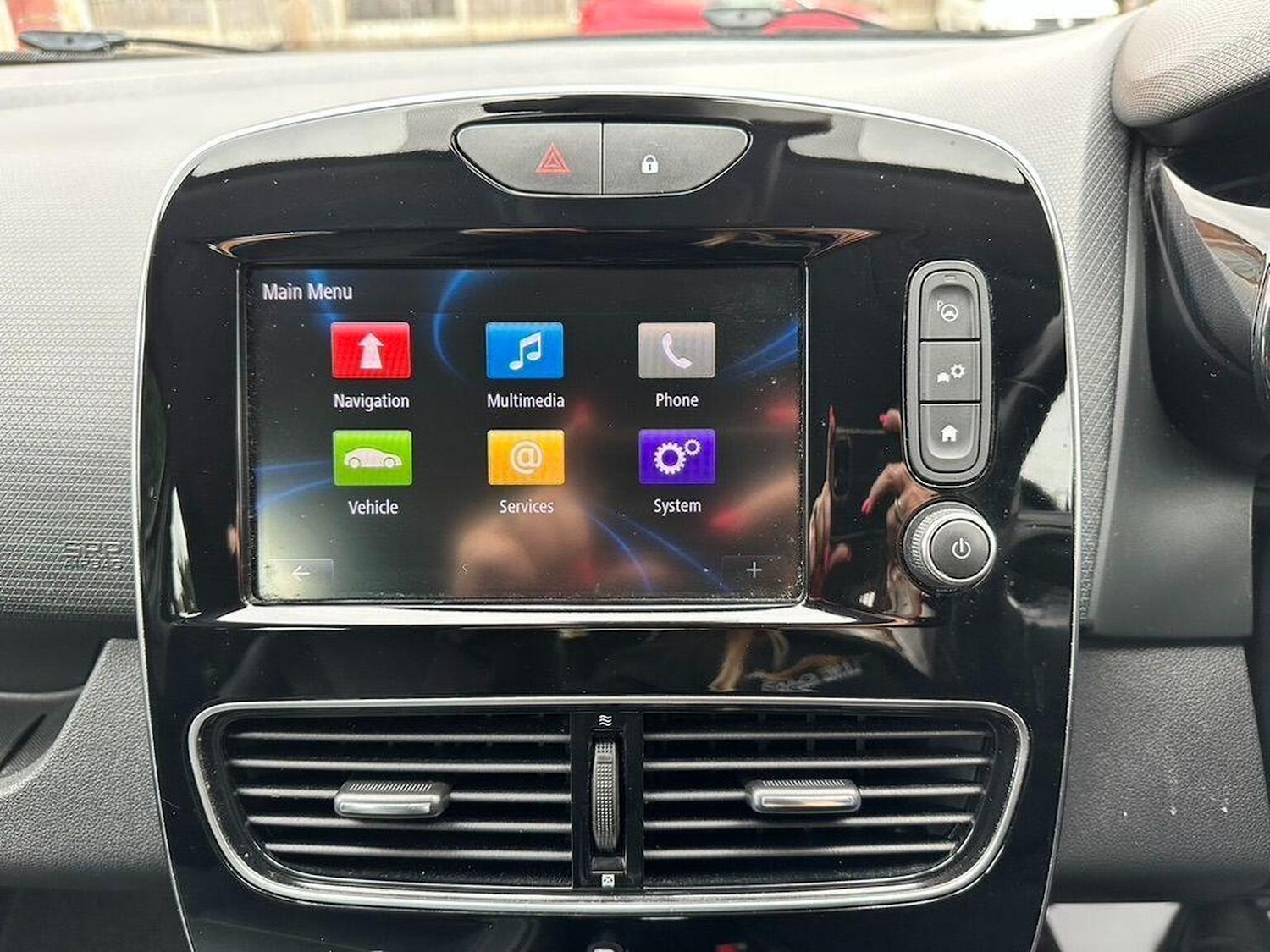 Used Renault Clio 2018 for sale - 76963417: Photo 36