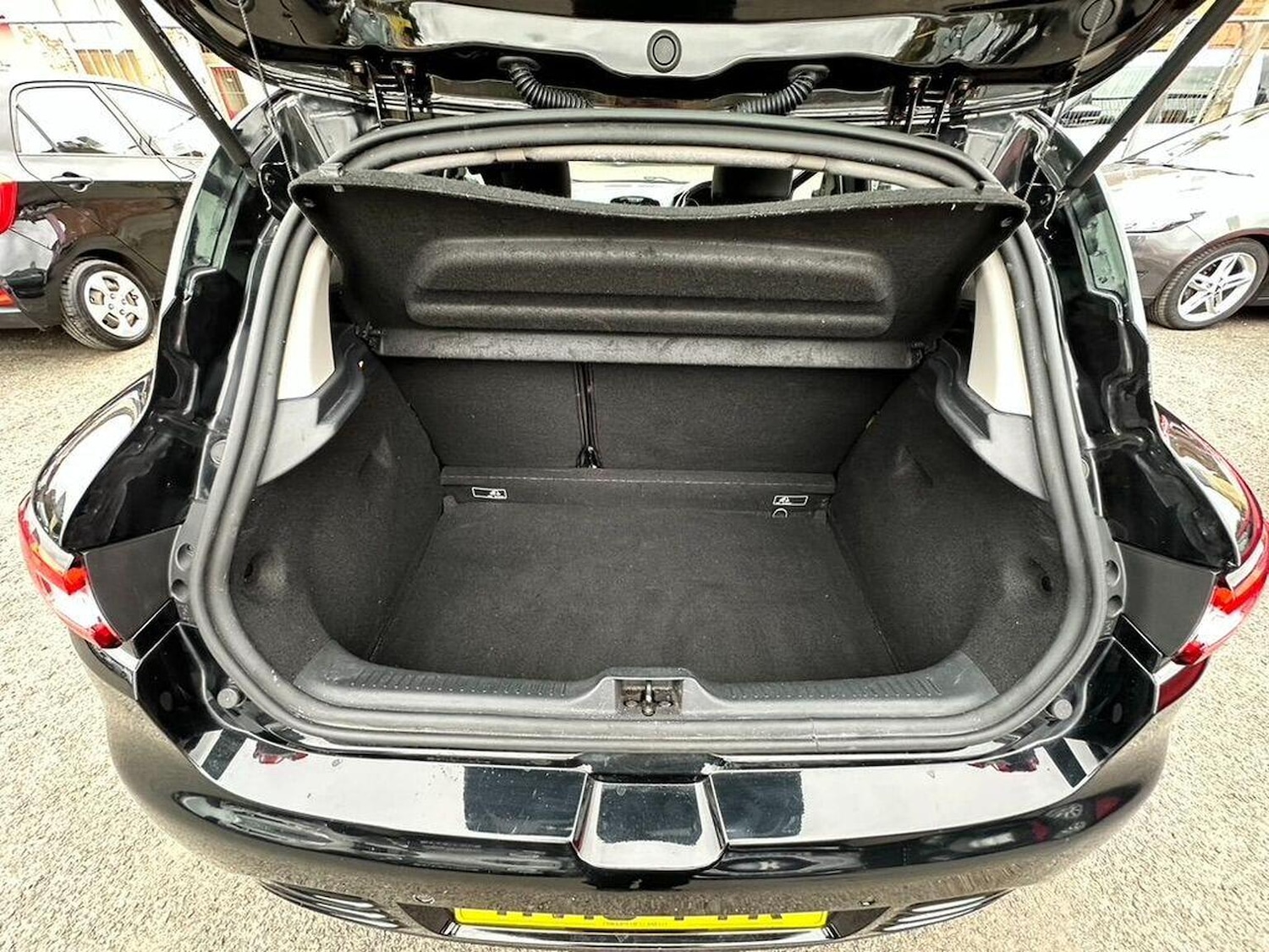 Used Renault Clio 2018 for sale - 76963417: Photo 42