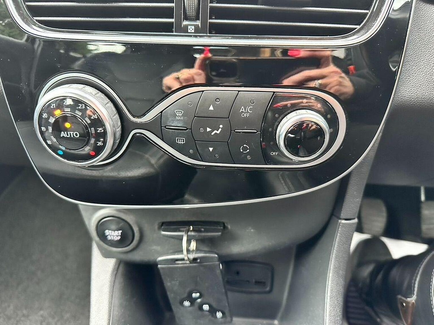 Used Renault Clio 2018 for sale - 76963417: Photo 48