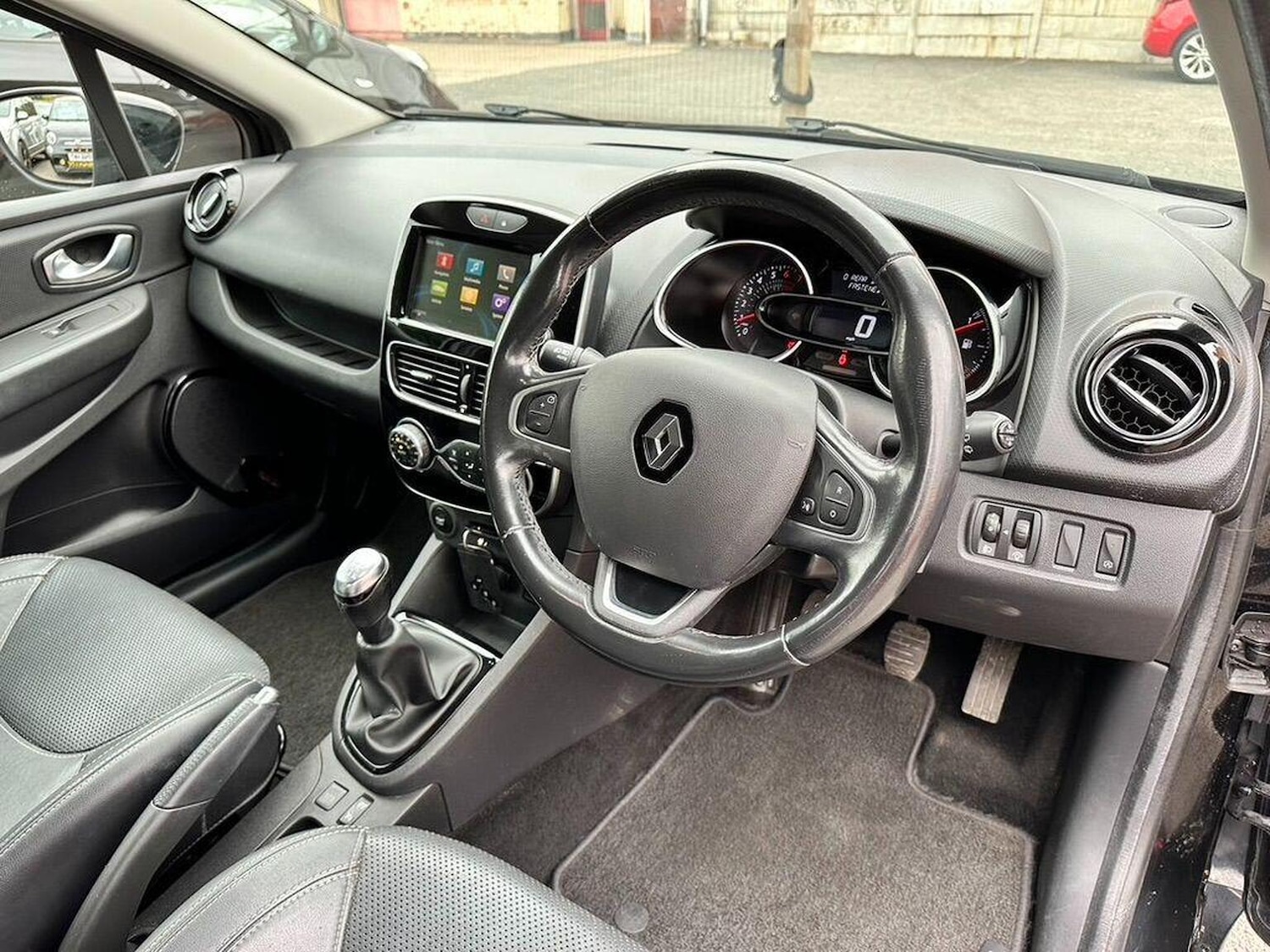 Used Renault Clio 2018 for sale - 76963417: Photo 9