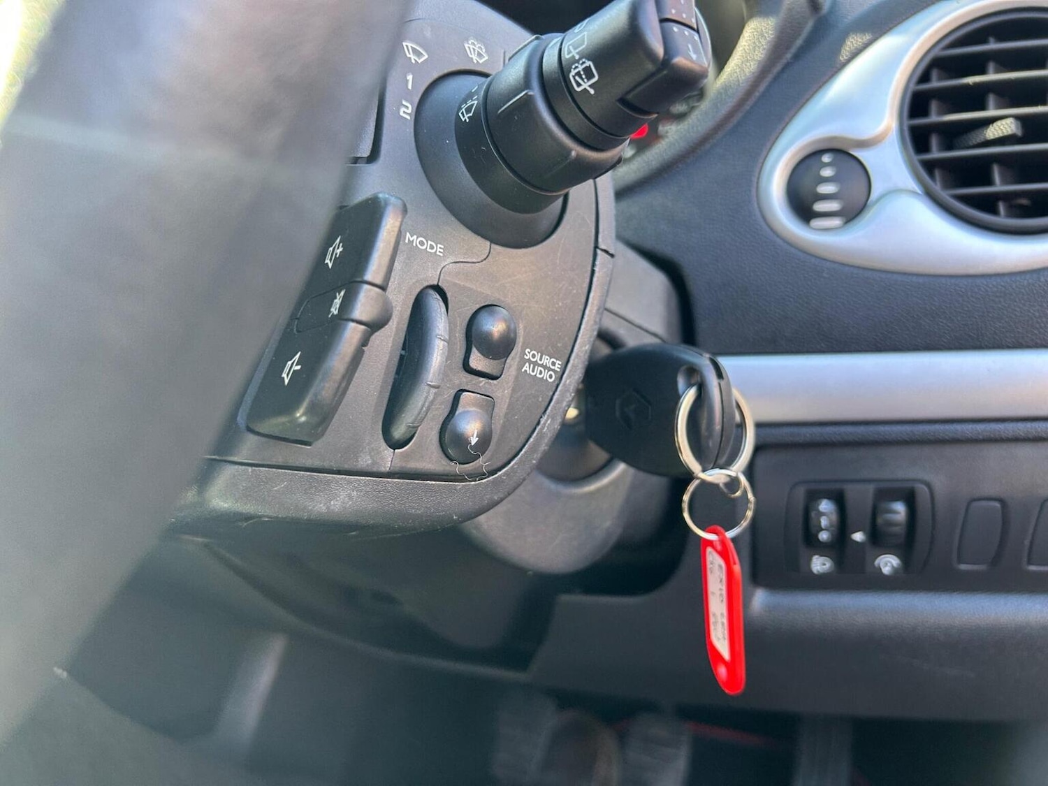 Used Renault Clio 2010 for sale - 77735717: Photo 15