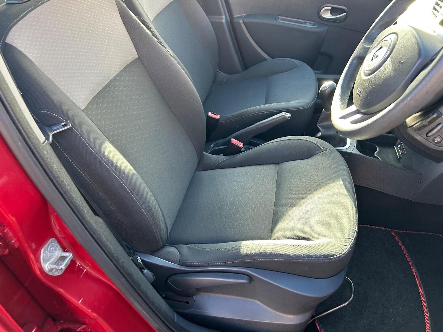 Used Renault Clio 2010 for sale - 77735717: Photo 17