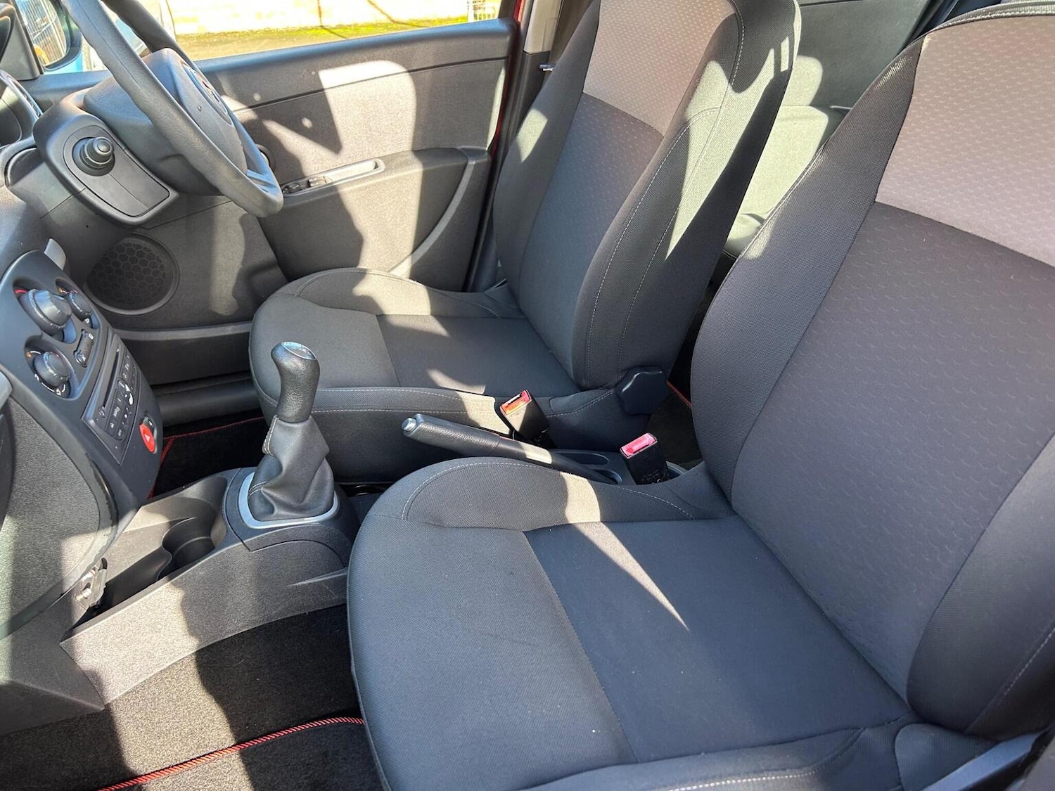 Used Renault Clio 2010 for sale - 77735717: Photo 37