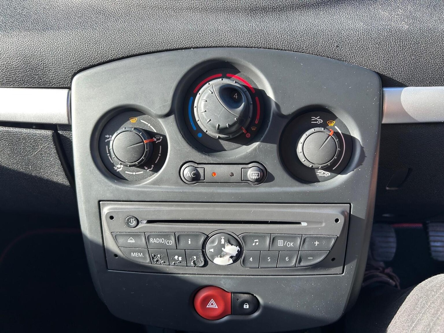 Used Renault Clio 2010 for sale - 77735717: Photo 44