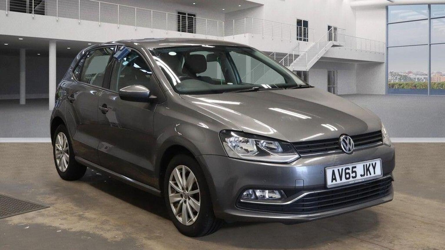 Used Volkswagen Polo 2015 for sale - 77906633: Photo 2