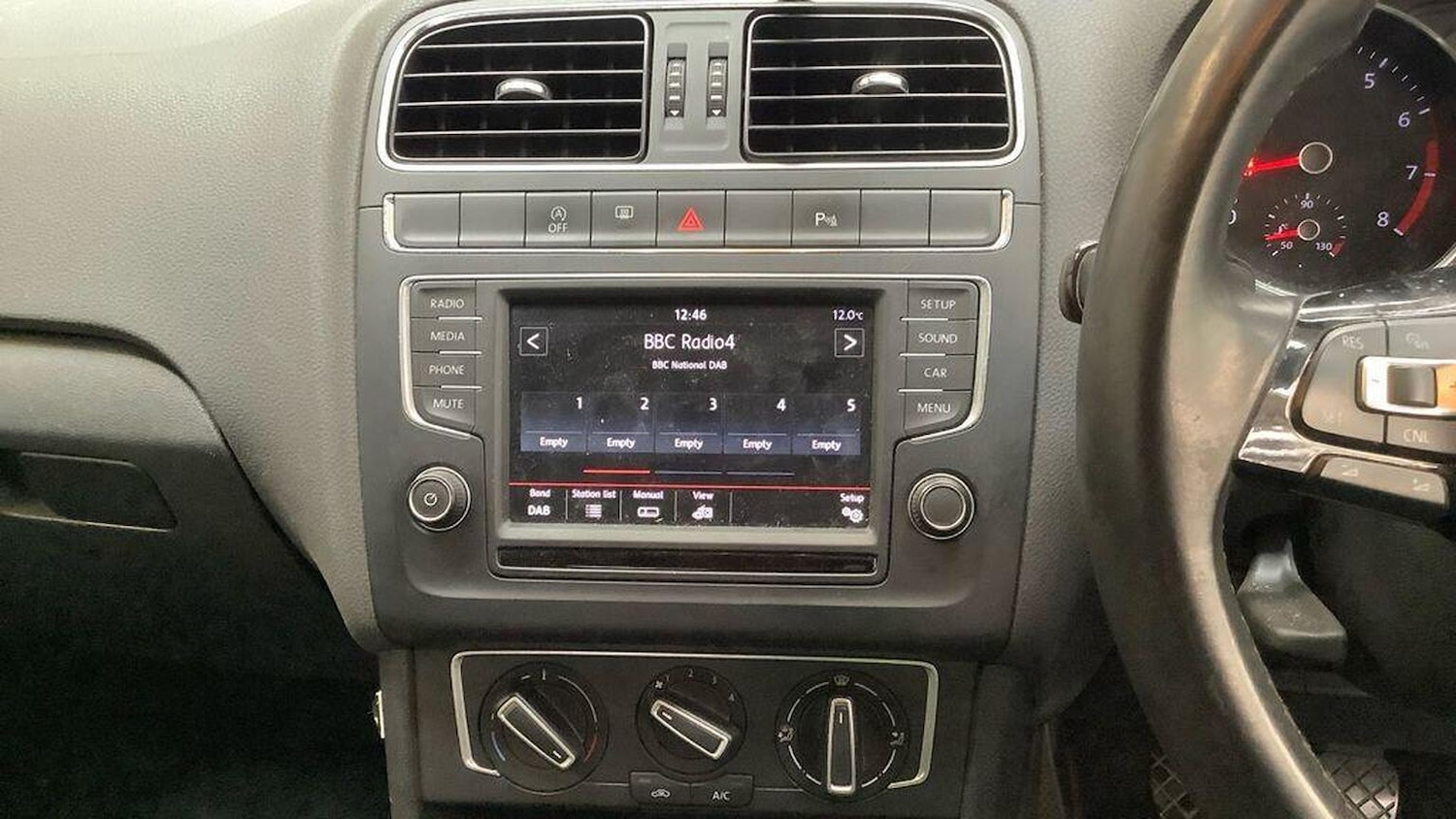 Used Volkswagen Polo 2015 for sale - 77906633: Photo 4