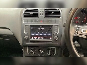 Used Volkswagen Polo 2015 for sale - 77906633: Photo