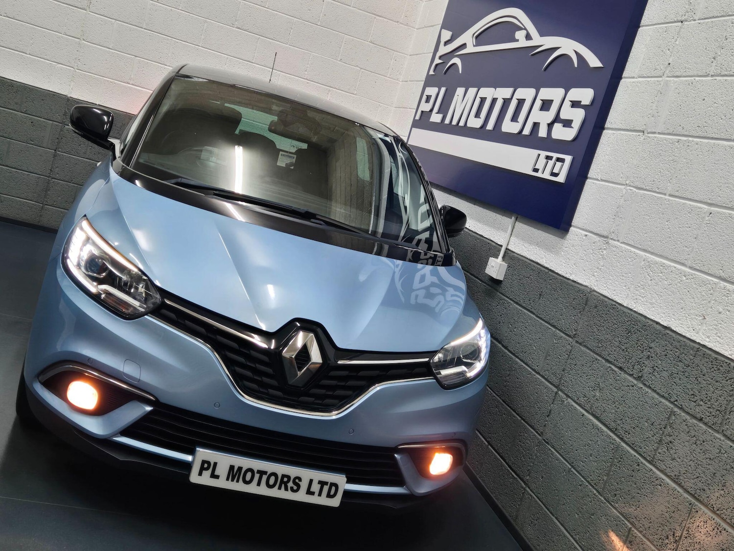 Used Renault Scenic 2018 for sale - 76499771: Photo 2
