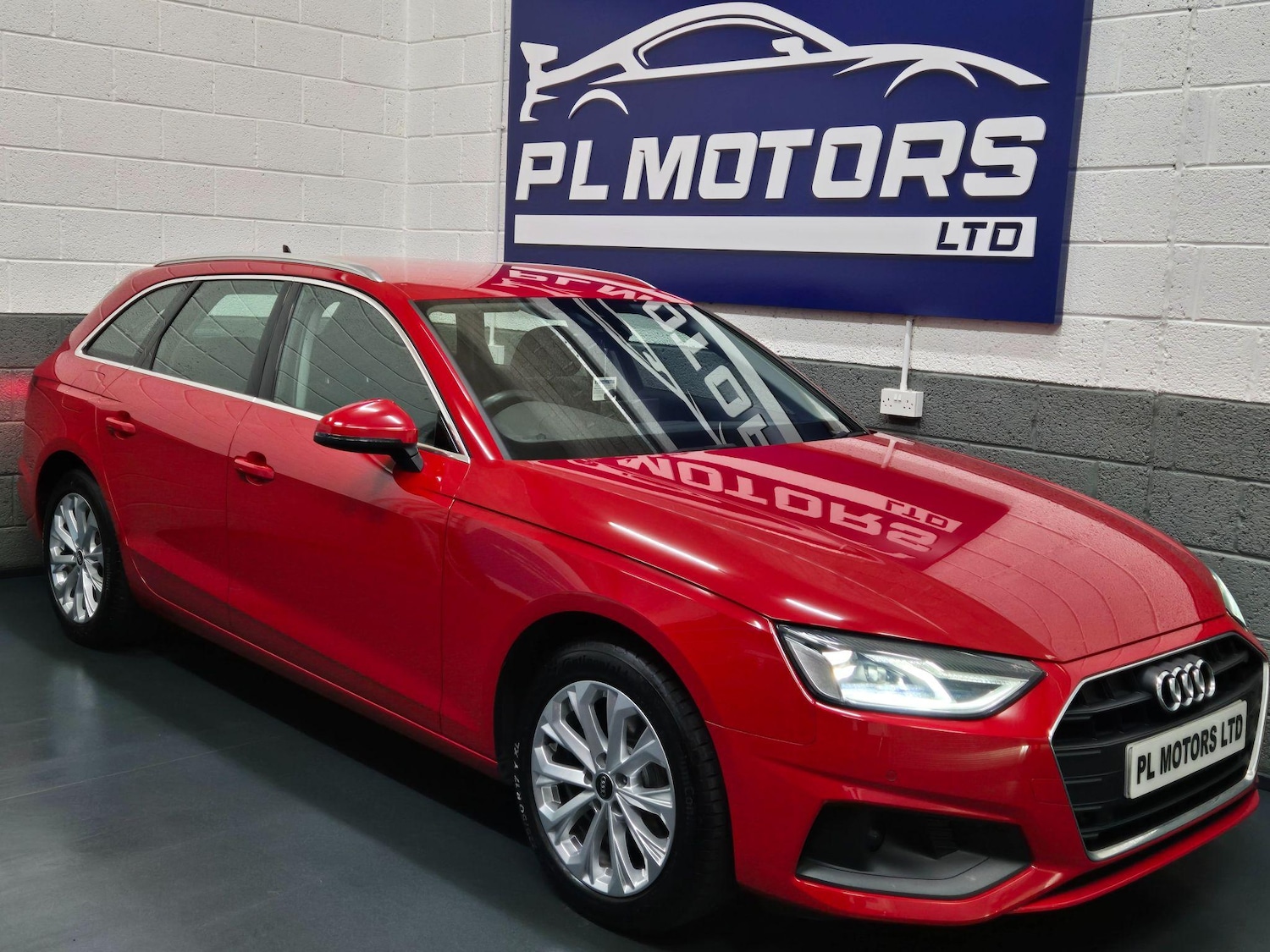 Used Audi A4 Avant 2021 for sale - 76122647: Photo 1