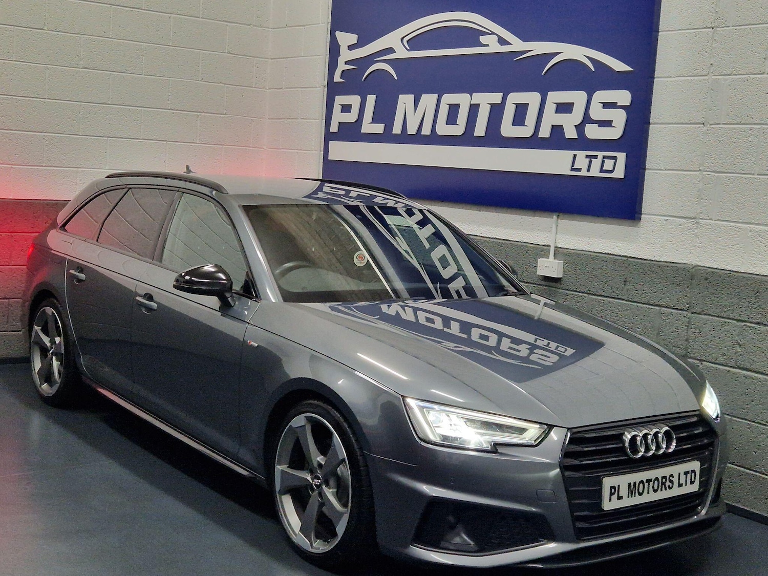 Used Audi A4 Avant 2019 for sale - 76136416: Photo 1